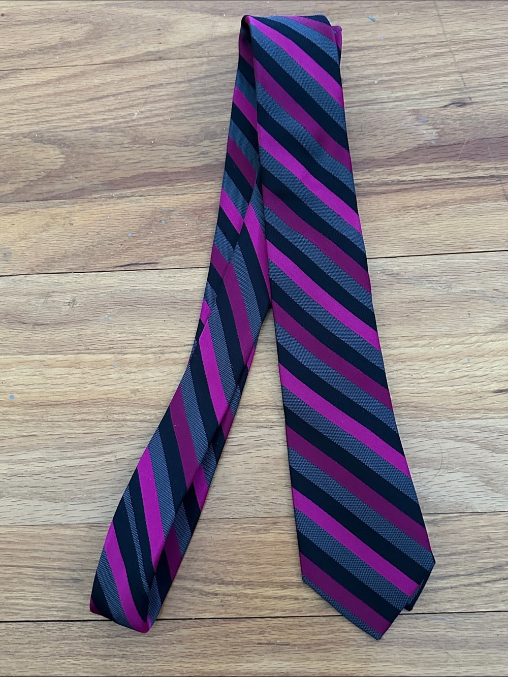 Men's Express Striped 100% Silk Neck Tie in Magenta and Black